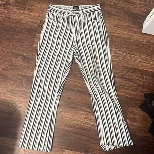 BDG/Urban Outfitters Cropped Jeans